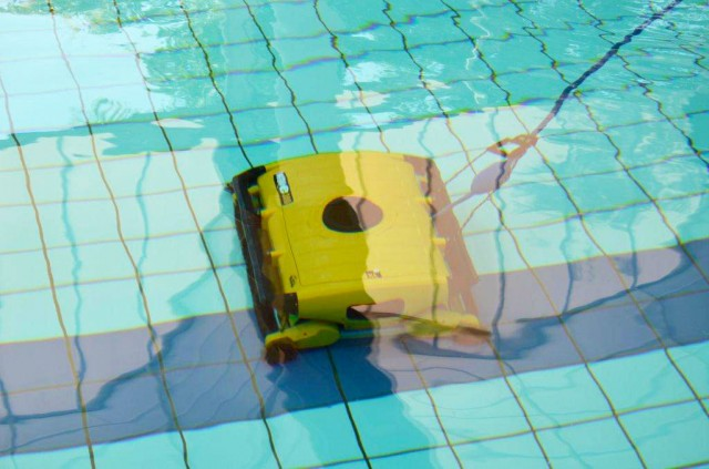 泳池清潔設(shè)備